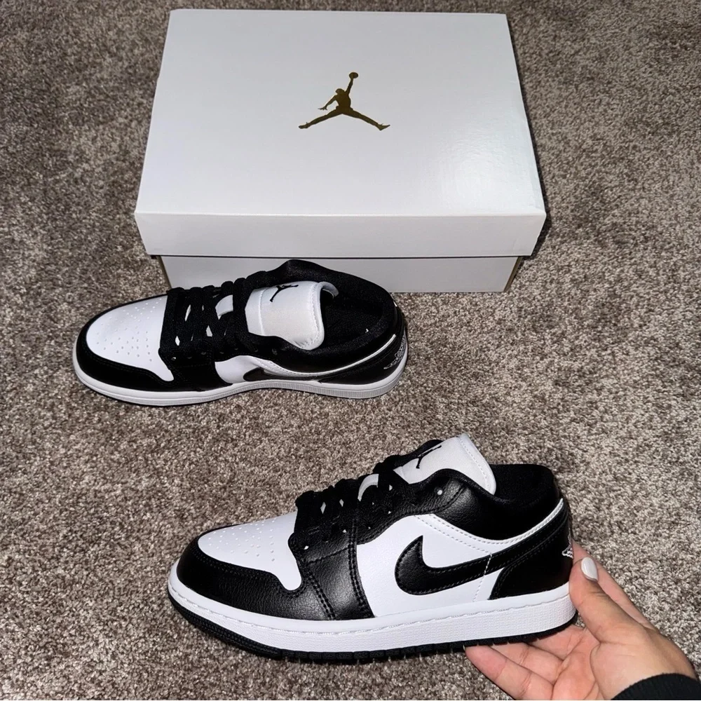 New Size 5.5 Nike Air Jordan 1 Low Sneakers Black White